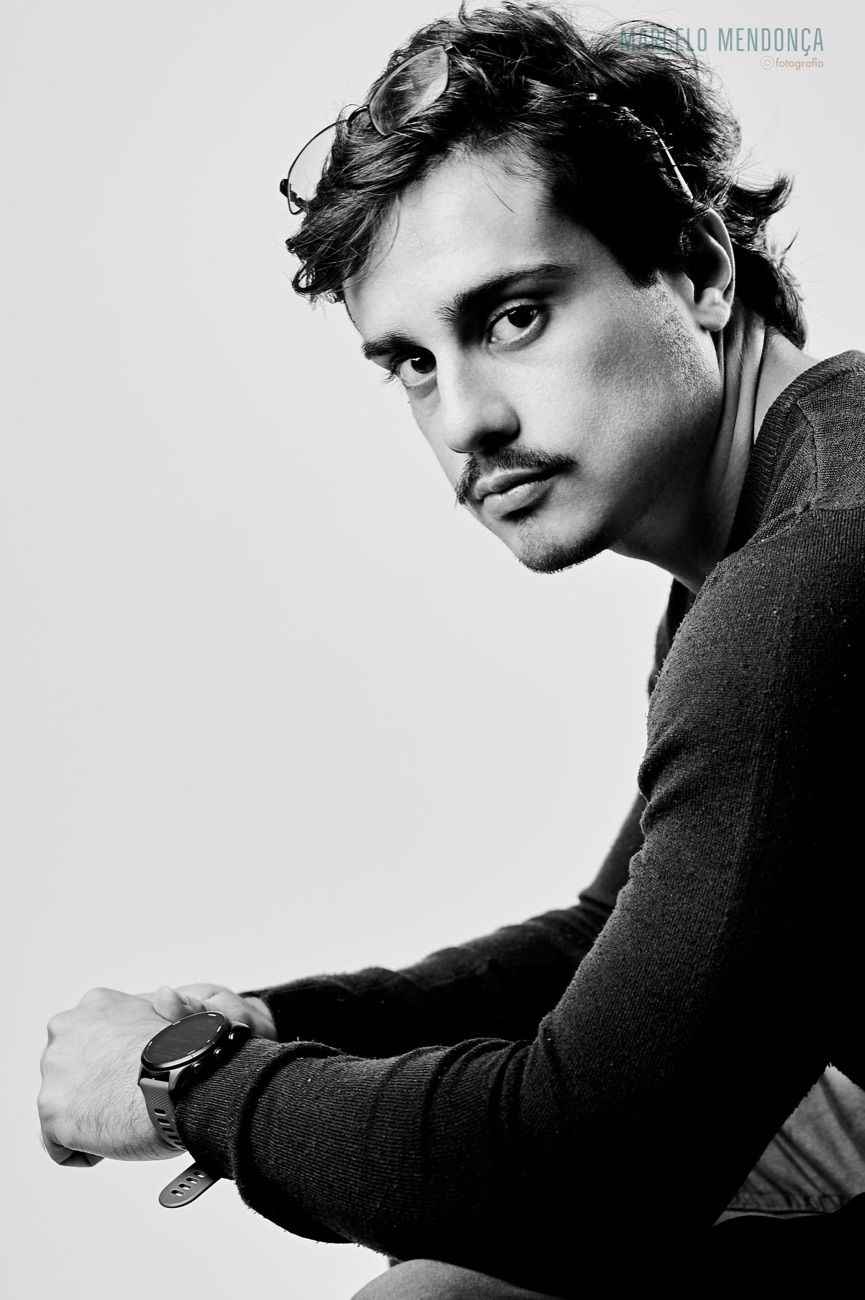 Retrato masculino em preto e branco